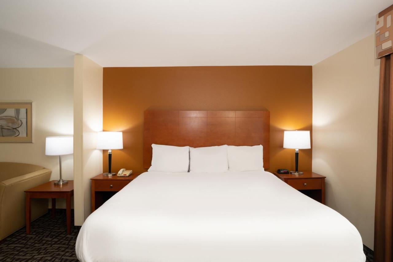 Baymont By Wyndham Savannah South Hotel 3*