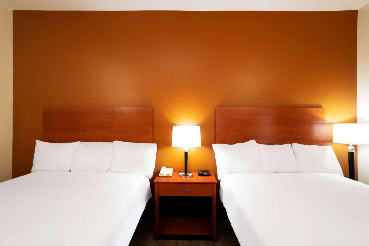 Hotel Baymont By Wyndham Savannah South