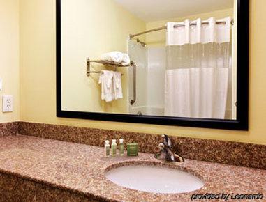 Hotel Baymont By Wyndham Savannah South Georgetown