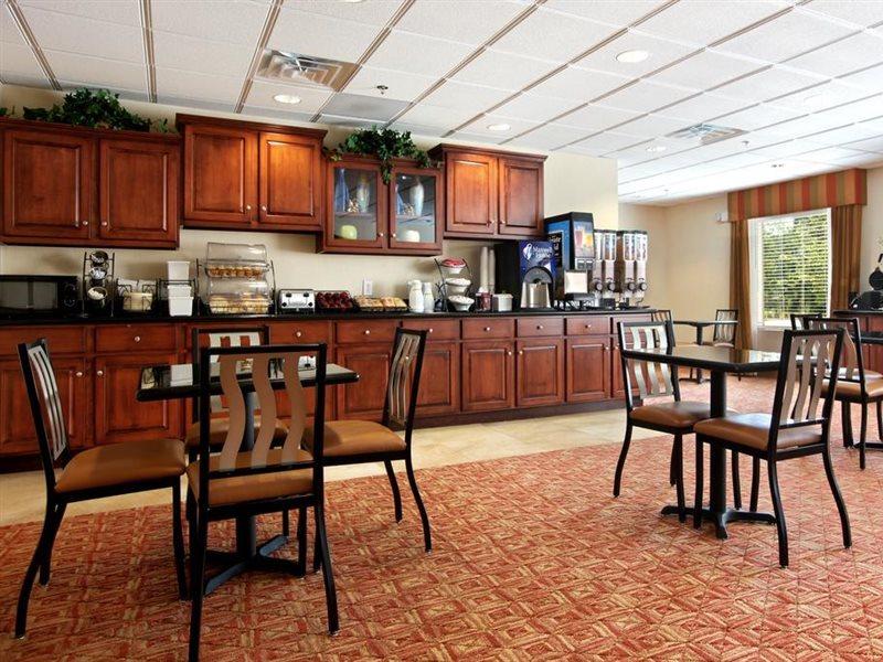 Hotel Baymont By Wyndham Savannah South 3*
