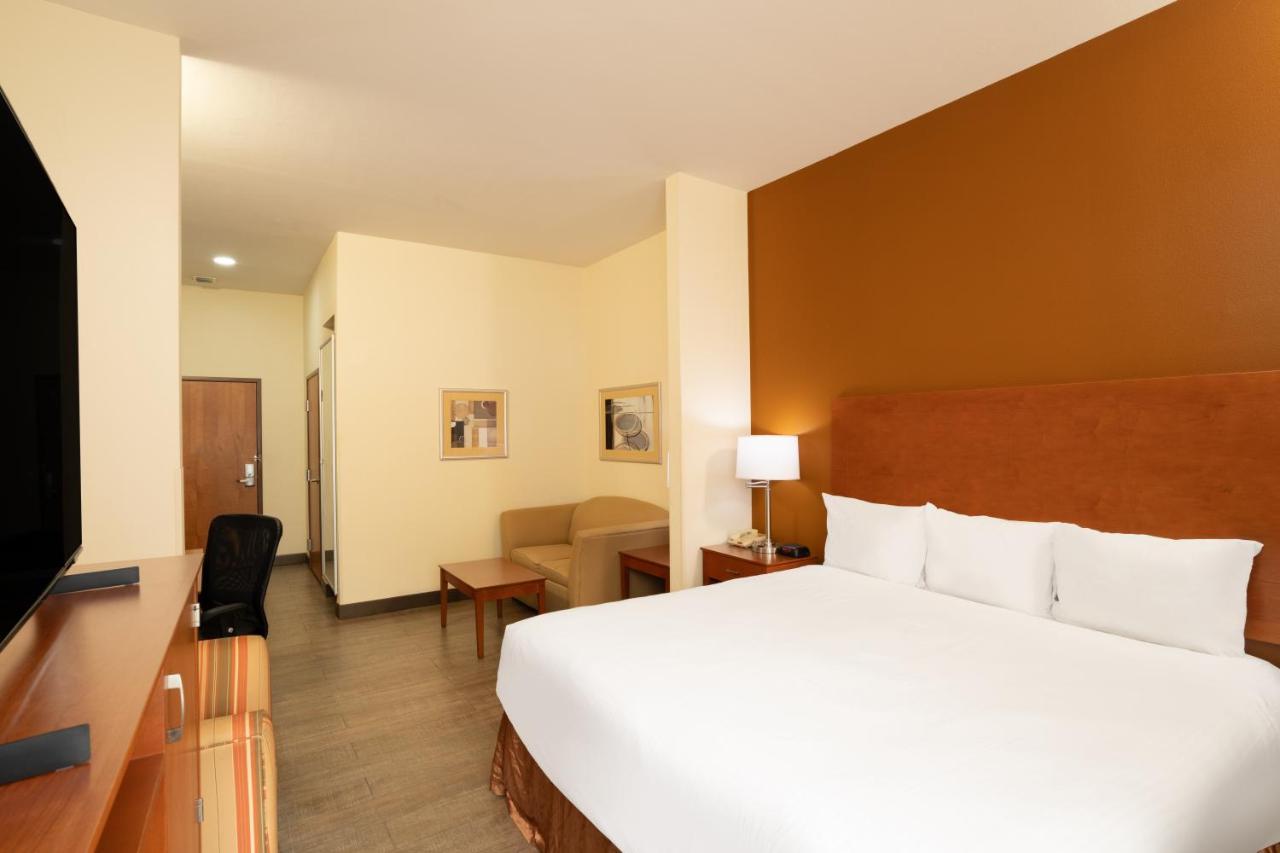 Hotel Baymont By Wyndham Savannah South