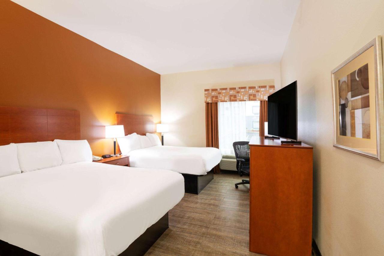 Hotel Baymont By Wyndham Savannah South
