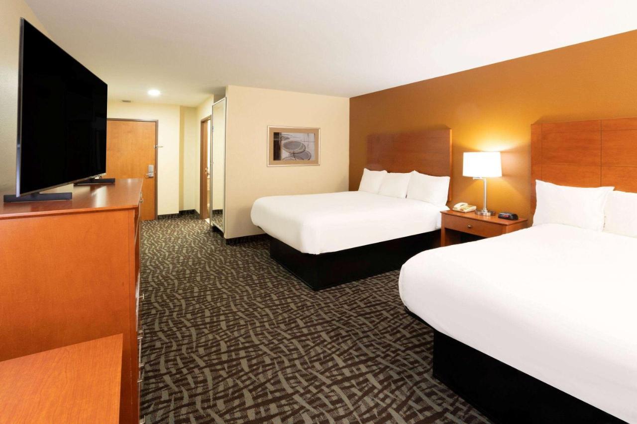 Hotel Baymont By Wyndham Savannah South